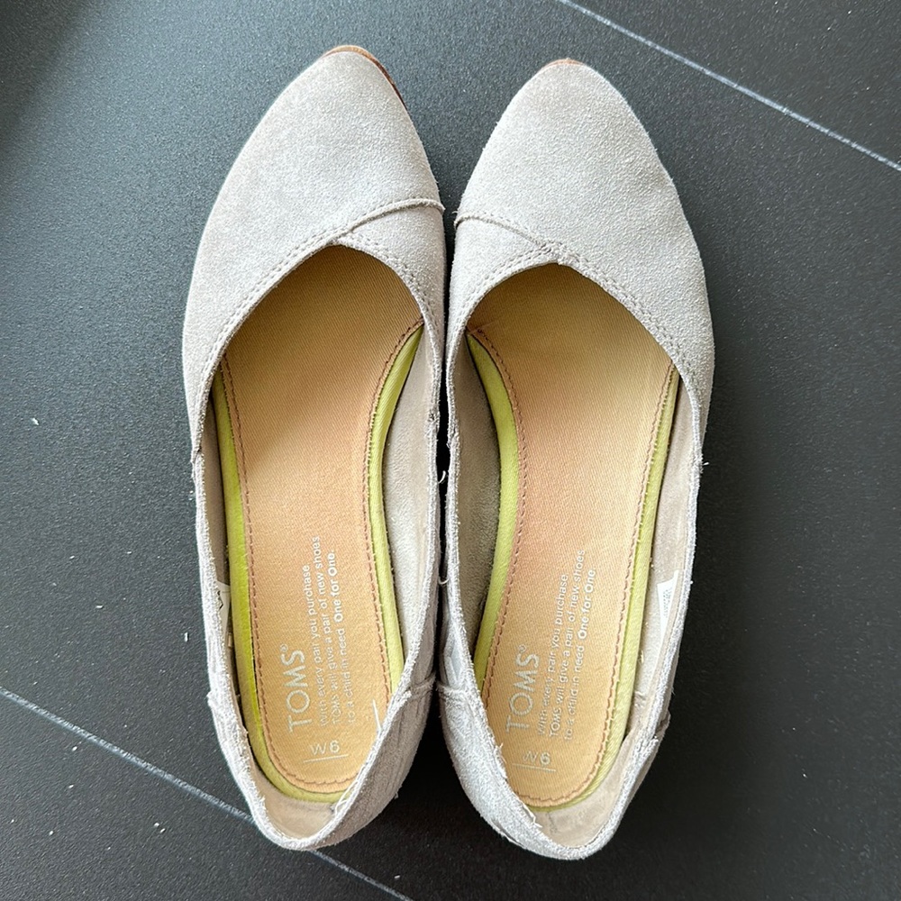 Toms suede slip-on ballet flats, size 6